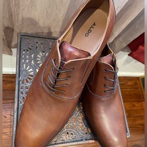 Aldo - Ducc Dress Oxford
cognac-bronze / 14D/Brown/Men/Dress Shoes